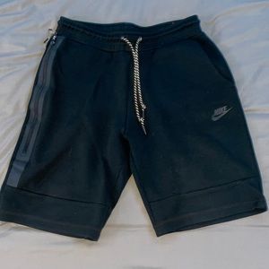 Nike tech fleece shorts for men